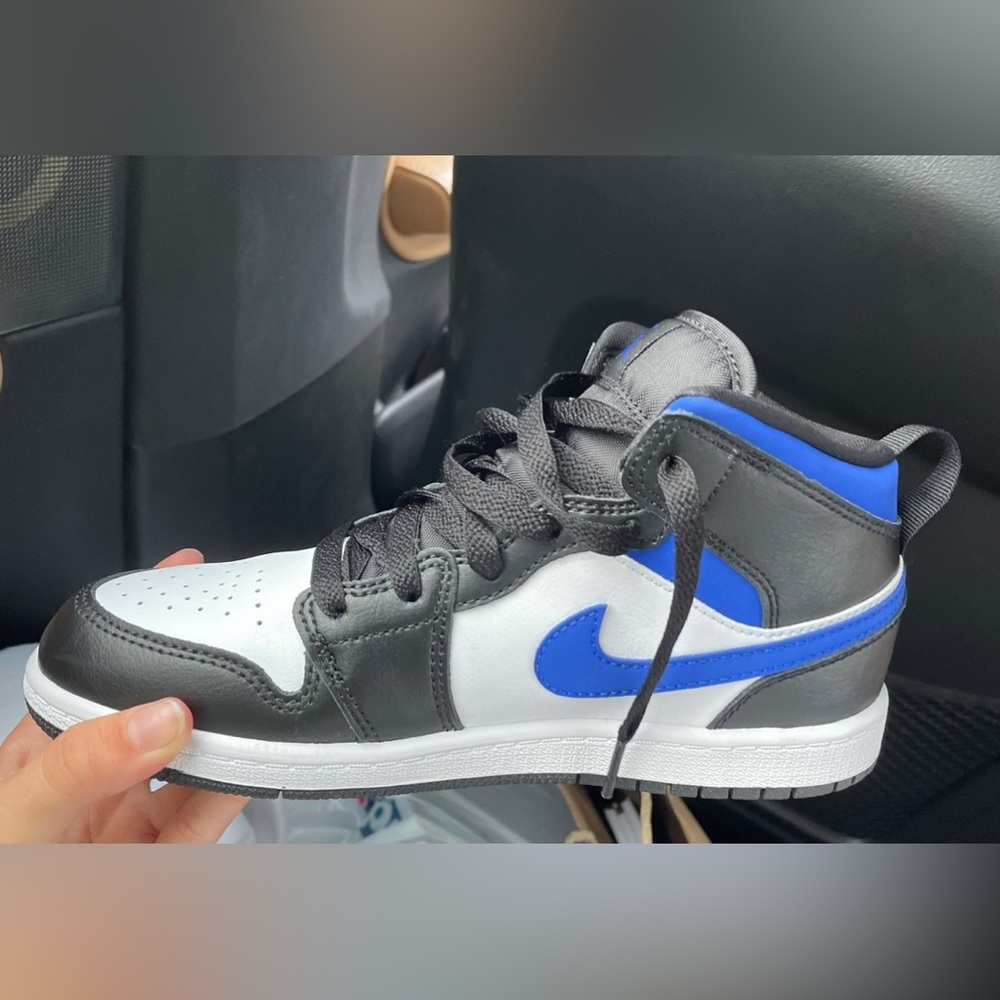 Royal blue Jordan 1, kids 3Y women’s 4.5